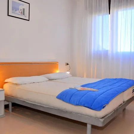 White With Terrace - Beahost Apartment *
