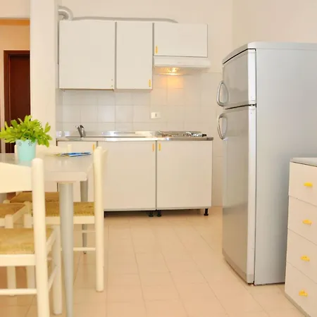 White With Terrace - Beahost Apartment